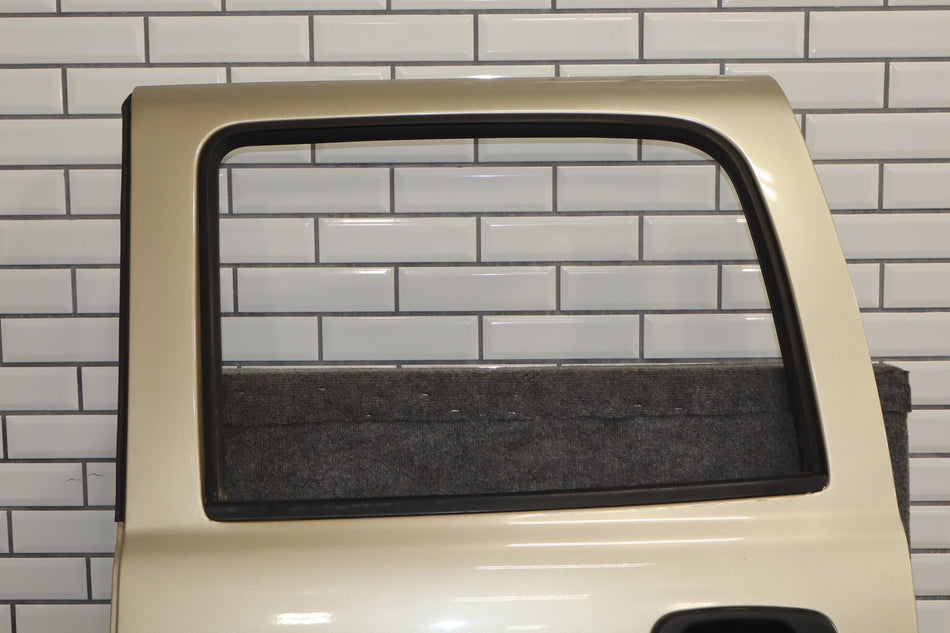 01-07 Chevy GMC Silverado Sierra GMT800 Extneded Cab Left Rear Door sand beige metallic 15u