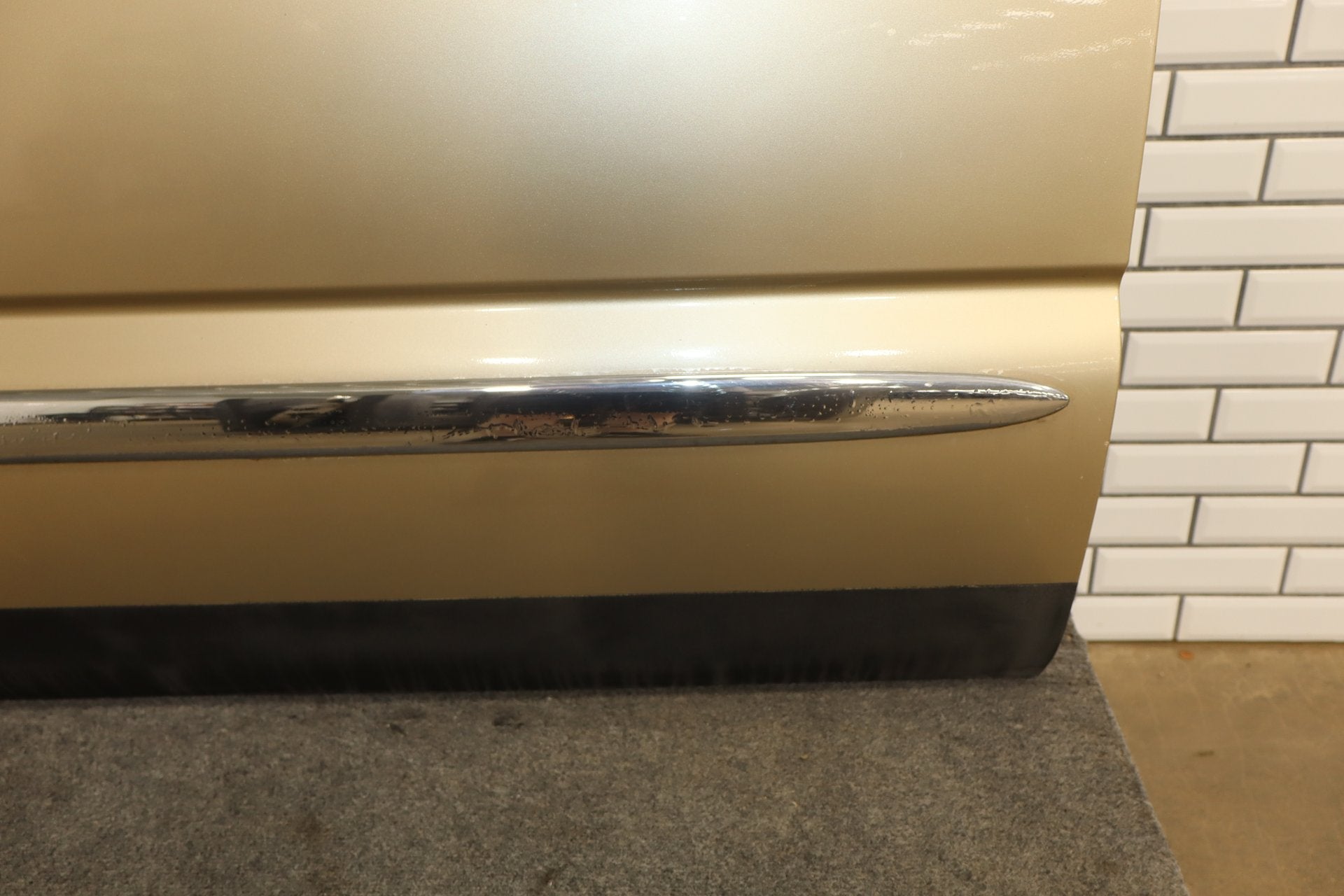 01-07 Chevy GMC Silverado Sierra GMT800 Extneded Cab Left Rear Door sand beige metallic 15u