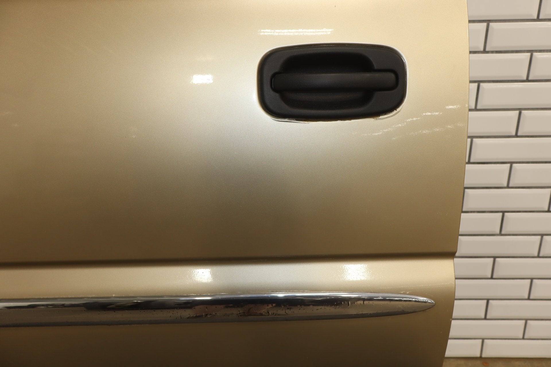 01-07 Chevy GMC Silverado Sierra GMT800 Extneded Cab Left Rear Door sand beige metallic 15u