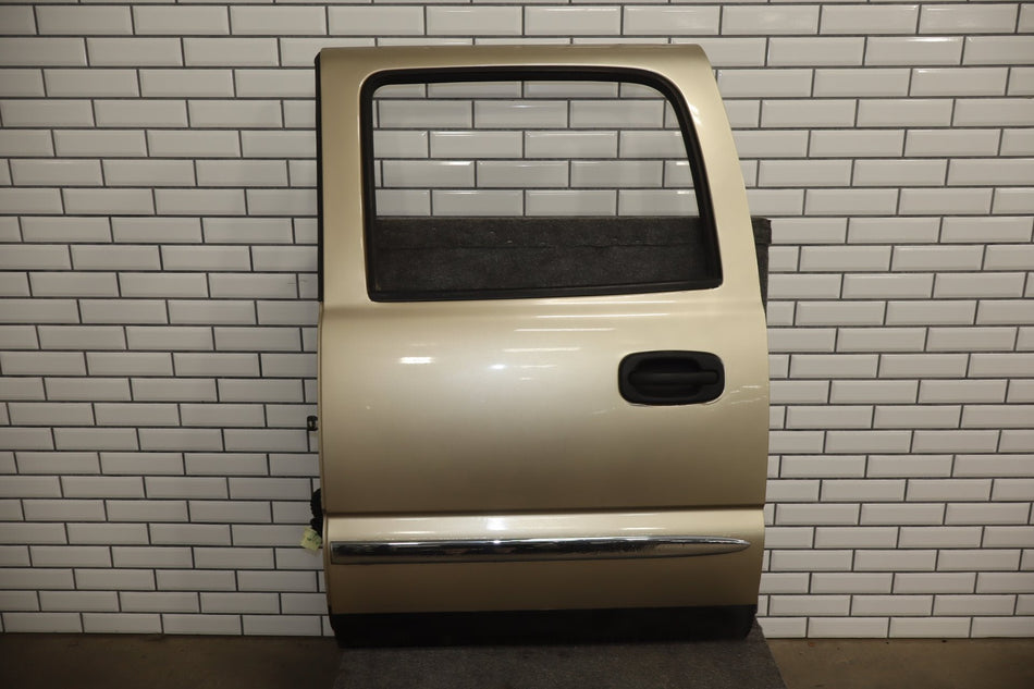01-07 Chevy GMC Silverado Sierra GMT800 Extneded Cab Left Rear Door sand beige metallic 15u