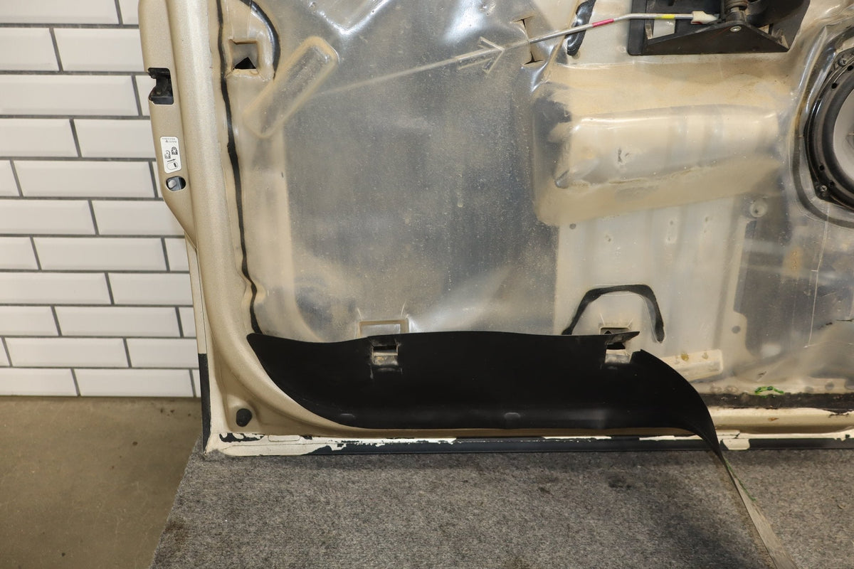 01-07 Chevy GMC Silverado Sierra GMT800 Extneded Cab Left Rear Door sand beige metallic 15u