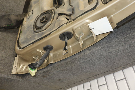 01-07 Chevy GMC Silverado Sierra GMT800 Extneded Cab Left Rear Door sand beige metallic 15u