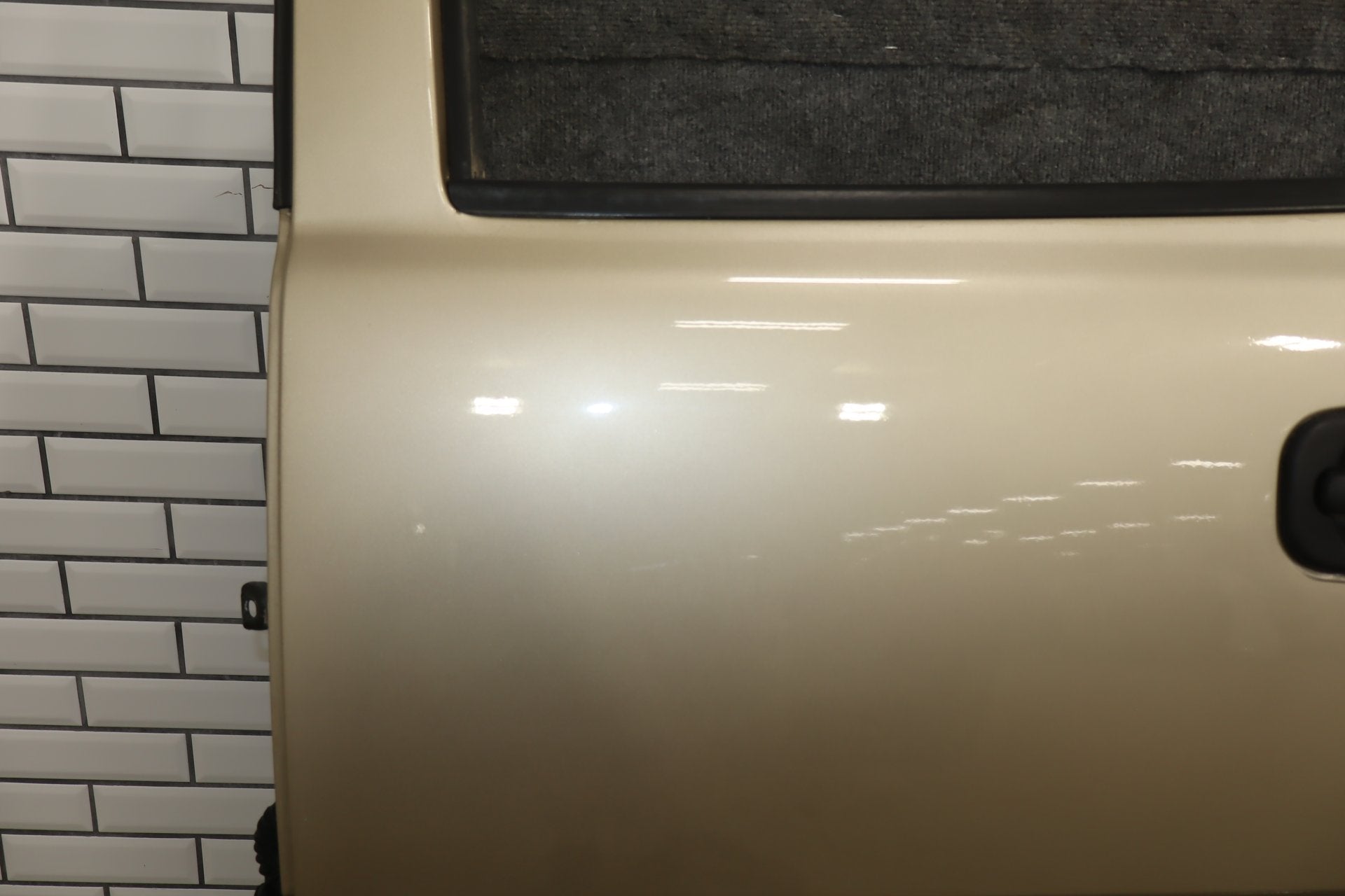 01-07 Chevy GMC Silverado Sierra GMT800 Extneded Cab Left Rear Door sand beige metallic 15u