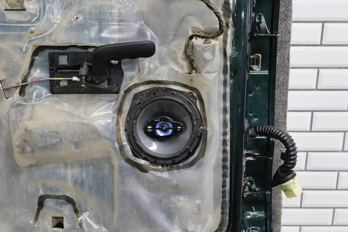 01-07 Chevy GMC Silverado Sierra Suburban GMT800 Crew Cab Left Rear Door