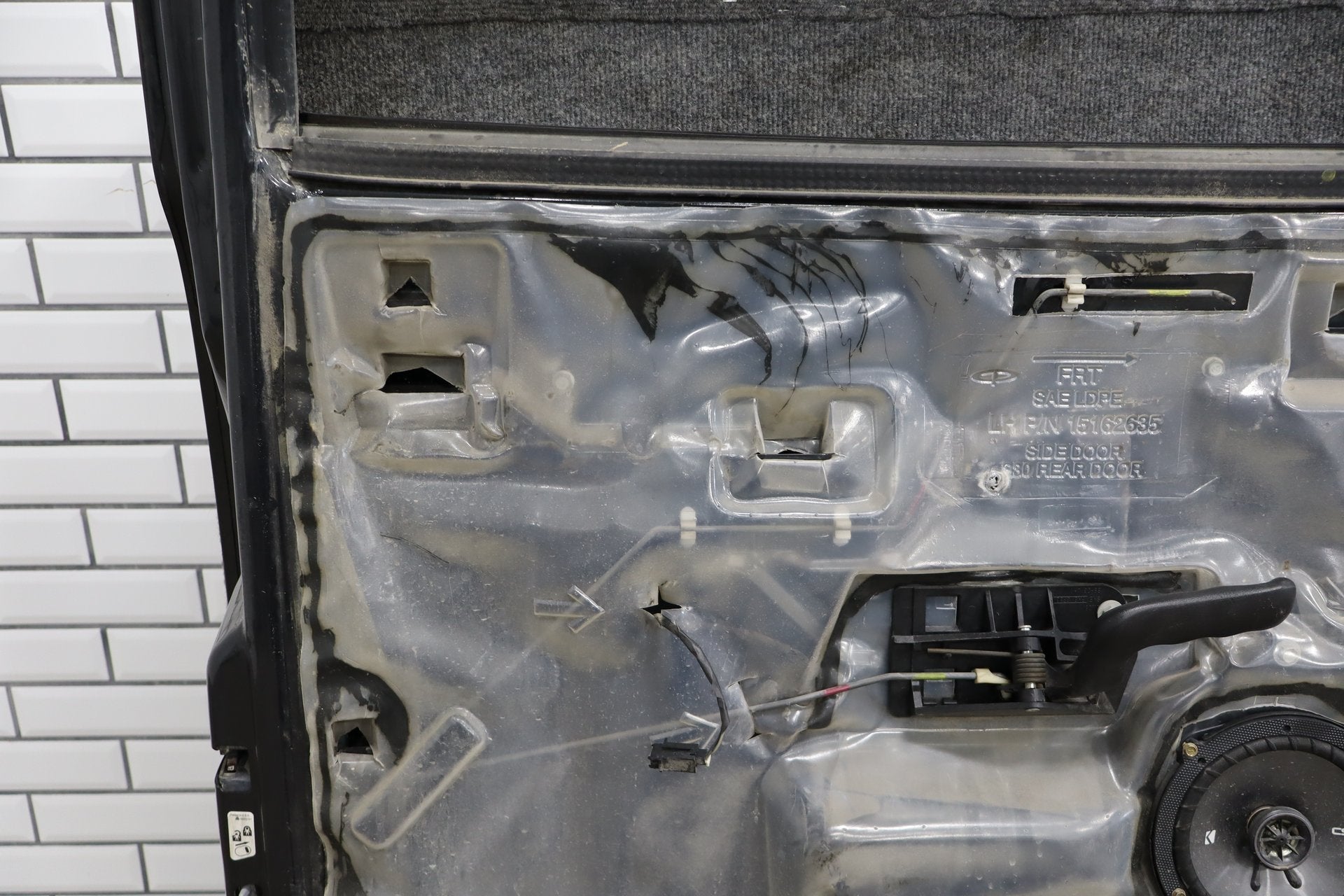 01-07 Chevy GMC Silverado Sierra Suburban GMT800 Crew Cab Left Rear Door Black 41U