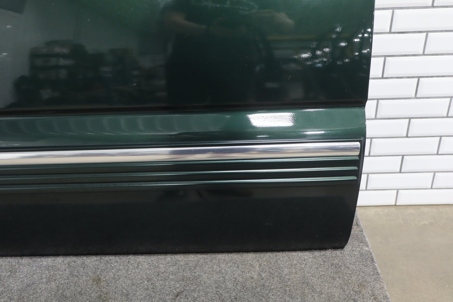 01-07 Chevy GMC Silverado Sierra Suburban GMT800 Crew Cab Left Rear Door Forest Green 47