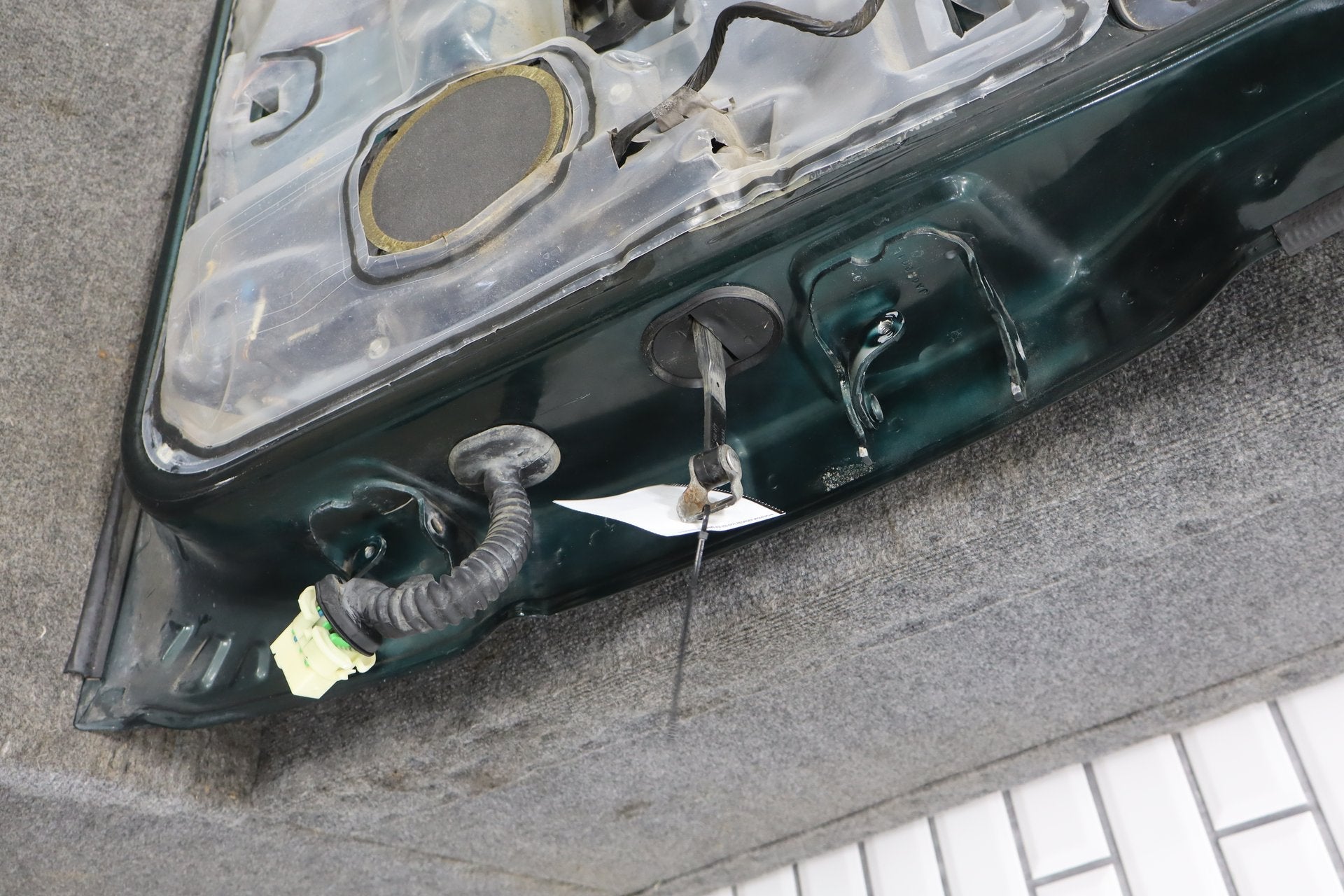 01-07 Chevy GMC Silverado Sierra Suburban GMT800 Crew Cab Left Rear Door Forest Green 47