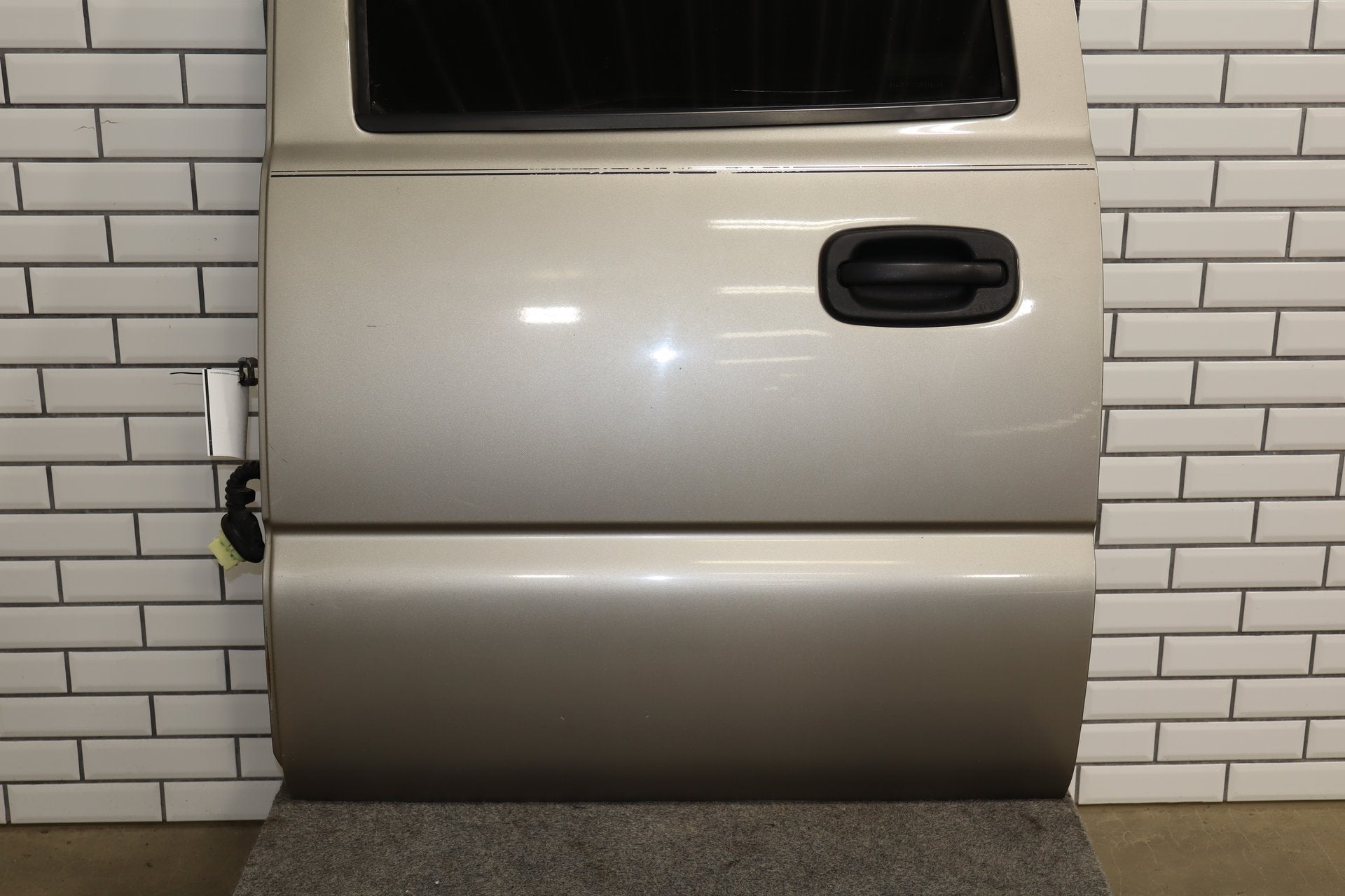 01-07 Chevy GMC Silverado Sierra Suburban GMT800 Crew Cab Left Rear Door Light Pewter 11