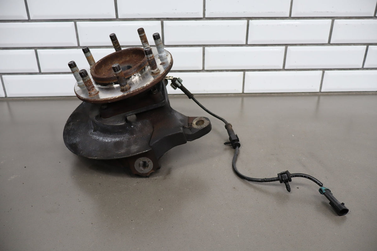 01-07 Chevy Silverado 3500 Left 2WD Spindle Hub ABS