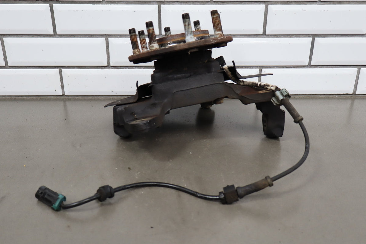 01-07 Chevy Silverado 3500 Left 2WD Spindle Hub ABS
