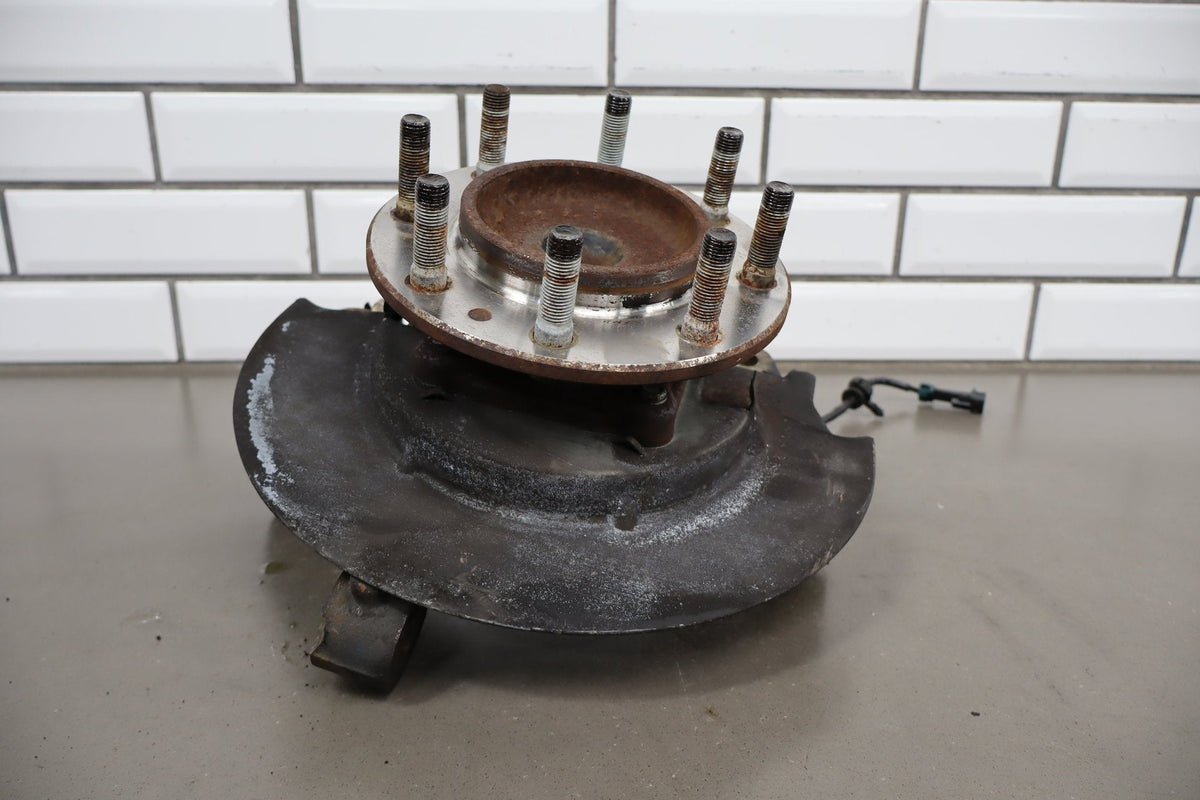 01-07 Chevy Silverado 3500 Left 2WD Spindle Hub ABS