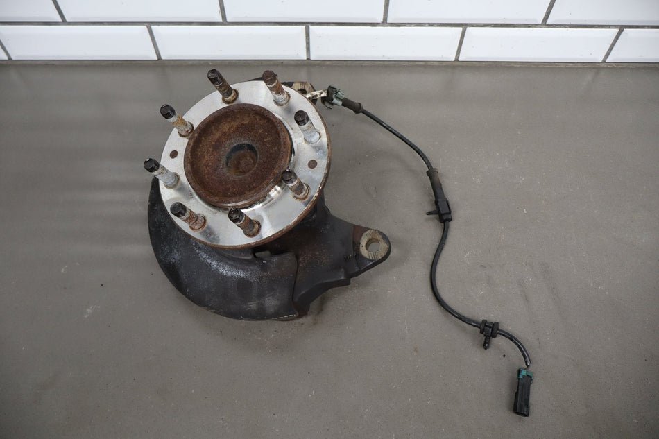 01-07 Chevy Silverado 3500 Left 2WD Spindle Hub ABS