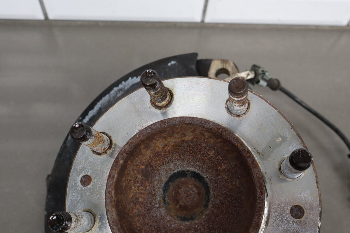 01-07 Chevy Silverado 3500 Left 2WD Spindle Hub ABS