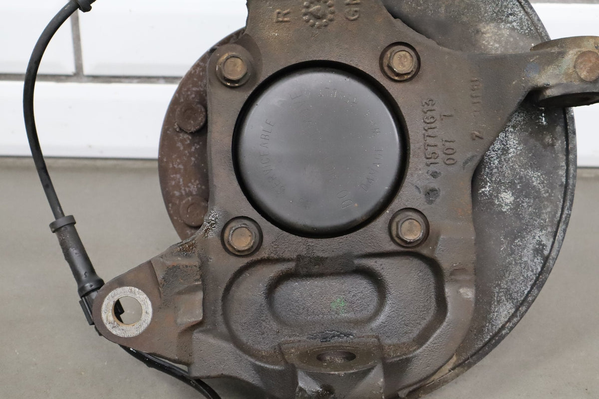 01-07 Chevy Silverado 3500 Left 2WD Spindle Hub ABS