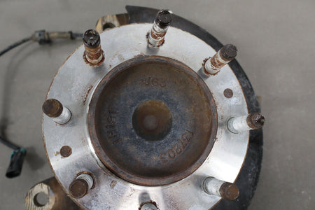 01-07 Chevy Silverado 3500 Right 2WD Spindle Hub ABS