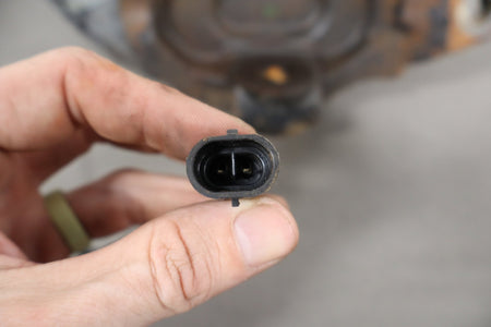 01-07 Chevy Silverado 3500 Right 2WD Spindle Hub ABS