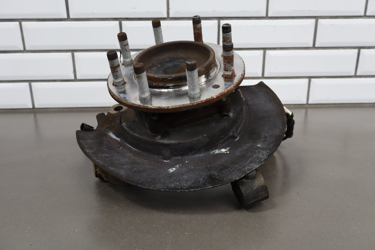 01-07 Chevy Silverado 3500 Right 2WD Spindle Hub ABS