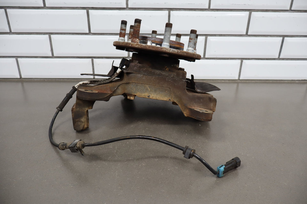 01-07 Chevy Silverado 3500 Right 2WD Spindle Hub ABS