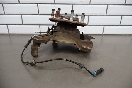 01-07 Chevy Silverado 3500 Right 2WD Spindle Hub ABS