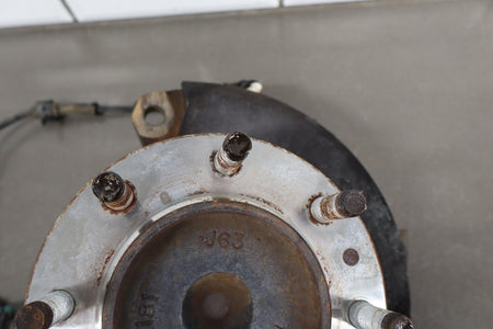 01-07 Chevy Silverado 3500 Right 2WD Spindle Hub ABS