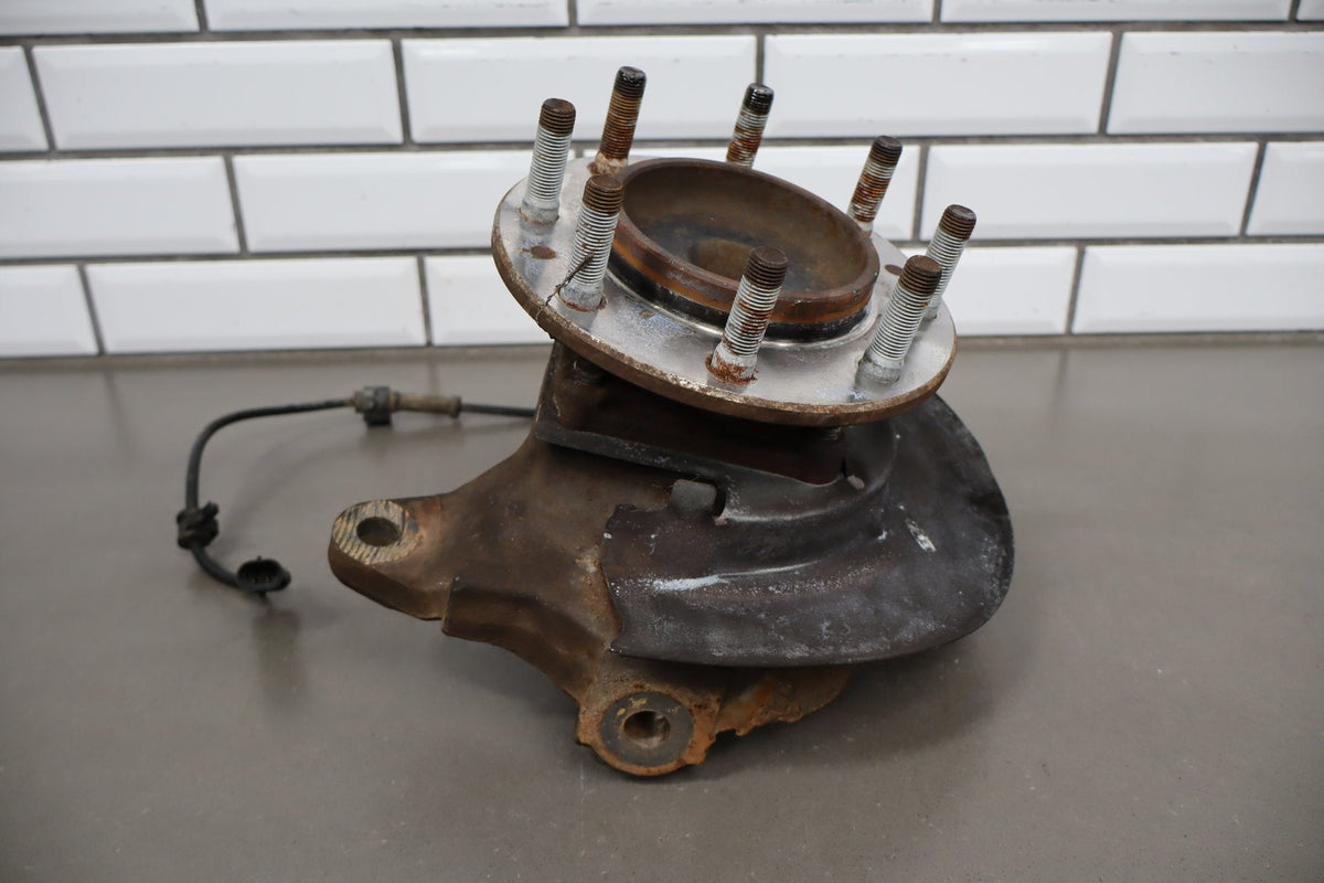 01-07 Chevy Silverado 3500 Right 2WD Spindle Hub ABS