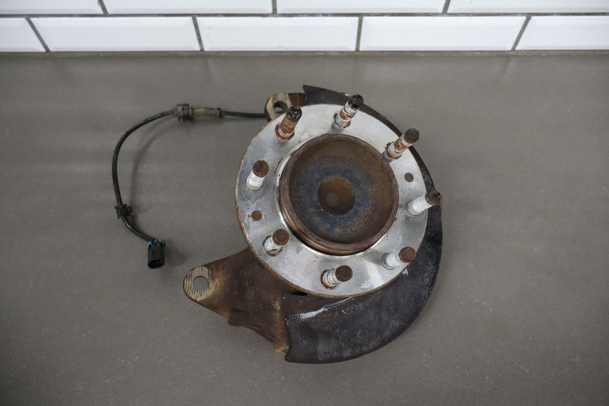 01-07 Chevy Silverado 3500 Right 2WD Spindle Hub ABS