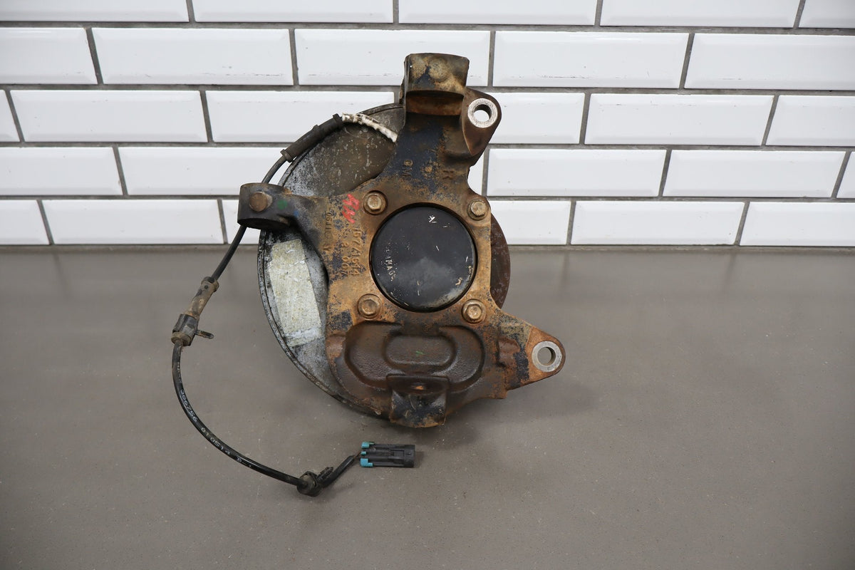 01-07 Chevy Silverado 3500 Right 2WD Spindle Hub ABS