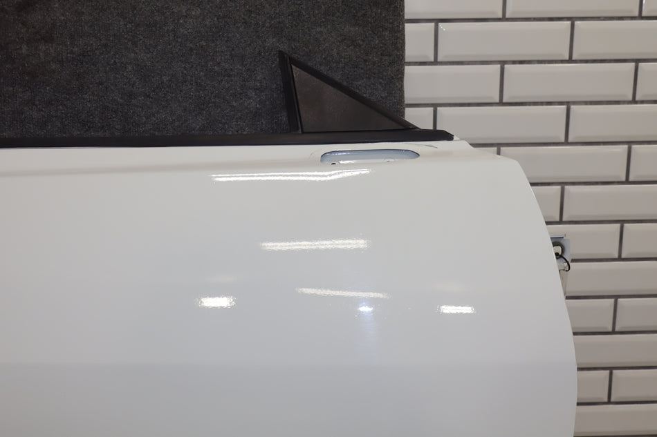 2010-2015 Chevrolet Camaro Right Front Door Summit White GAZ 22792577