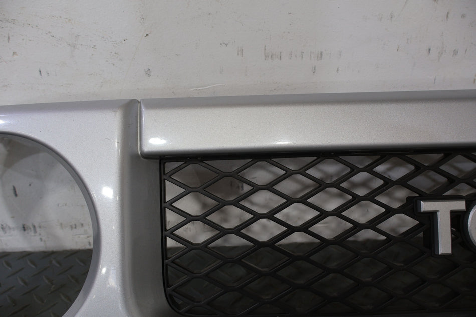 2010 Toyota FJ Cruiser- Grille