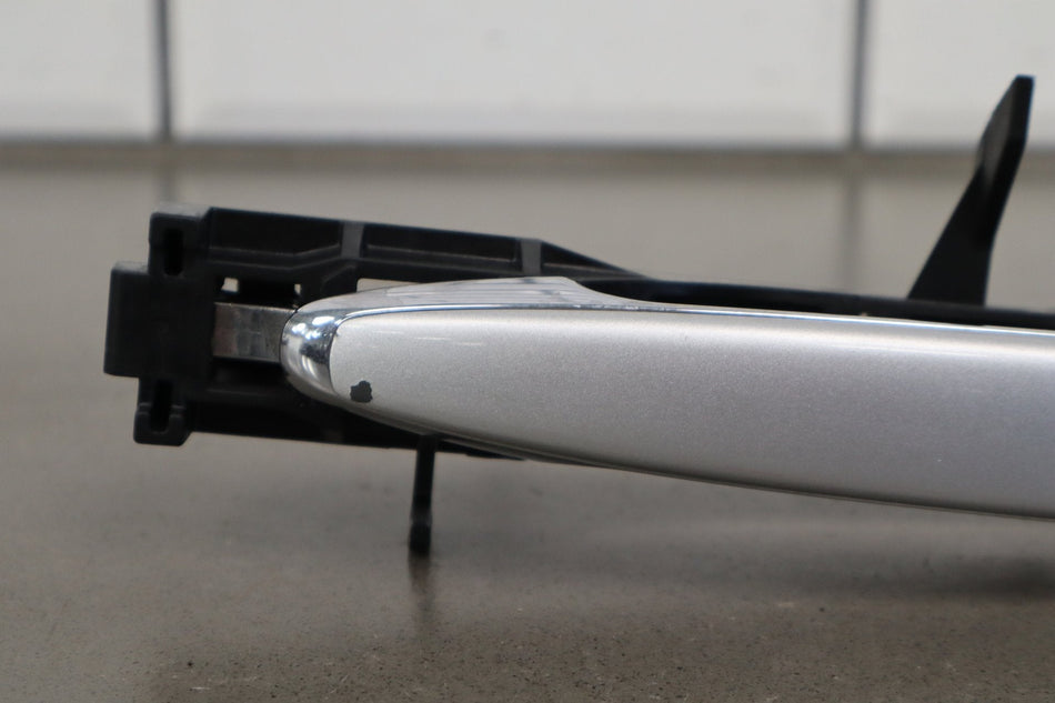 02-05 Lexus SC430 Z40 Left Outer Door Handle Silver 1C0