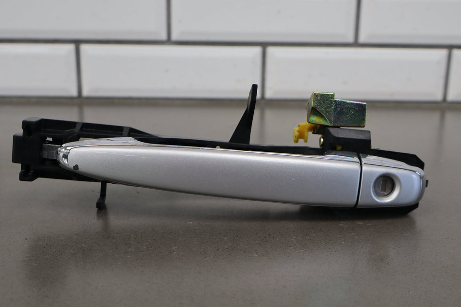 02-05 Lexus SC430 Z40 Left Outer Door Handle Silver 1C0