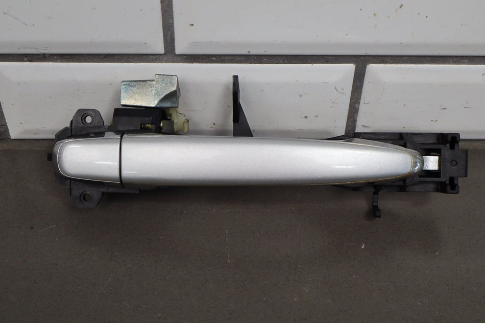 02-05 Lexus SC430 Z40 Right Outer Door Handle Silver 1C0