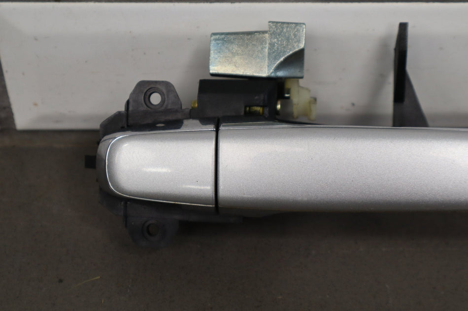 02-05 Lexus SC430 Z40 Right Outer Door Handle Silver 1C0
