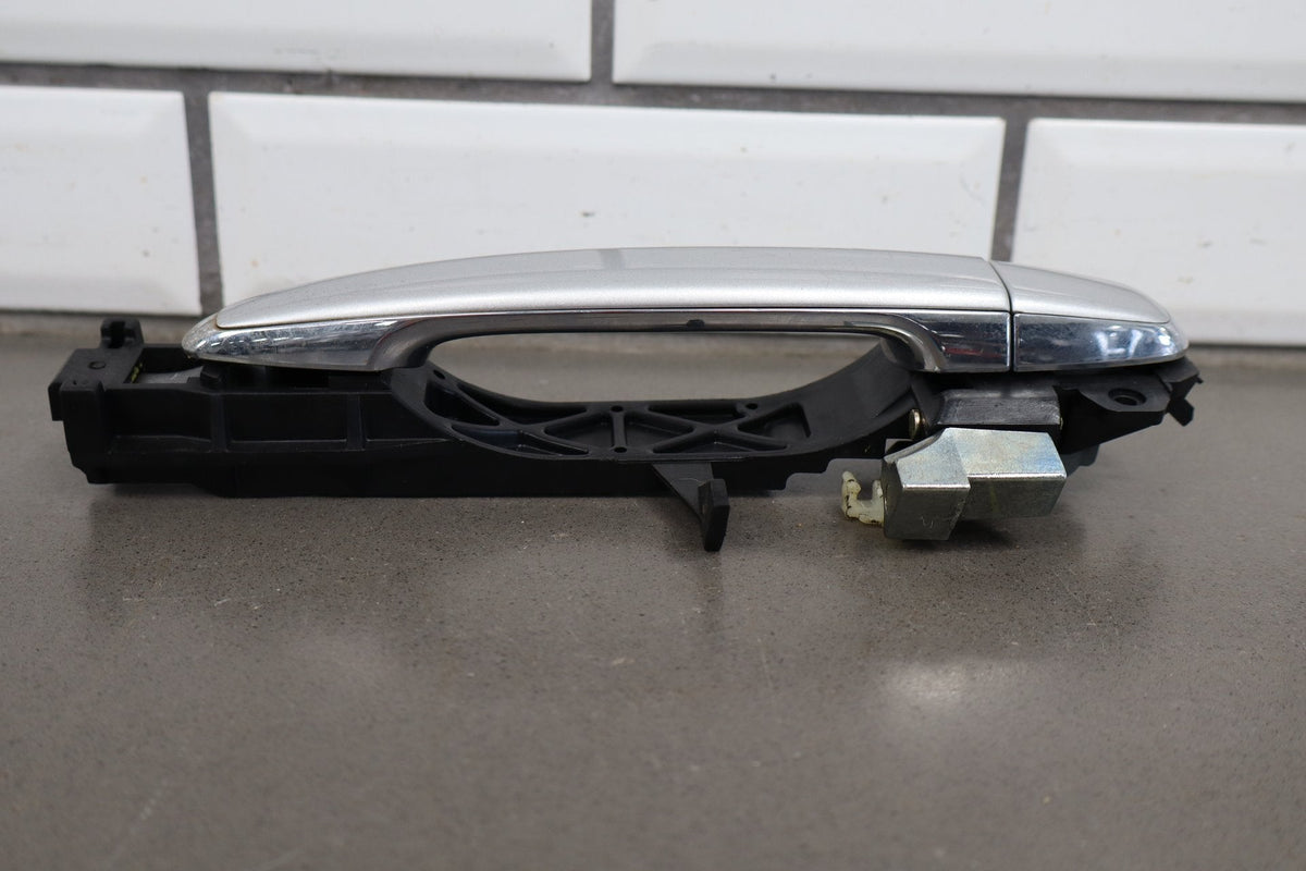02-05 Lexus SC430 Z40 Right Outer Door Handle Silver 1C0