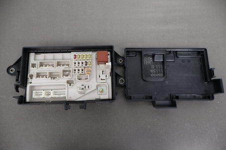 02-05 Lexus SC430 Z40 Trunk Cabin Fuse Box Complete