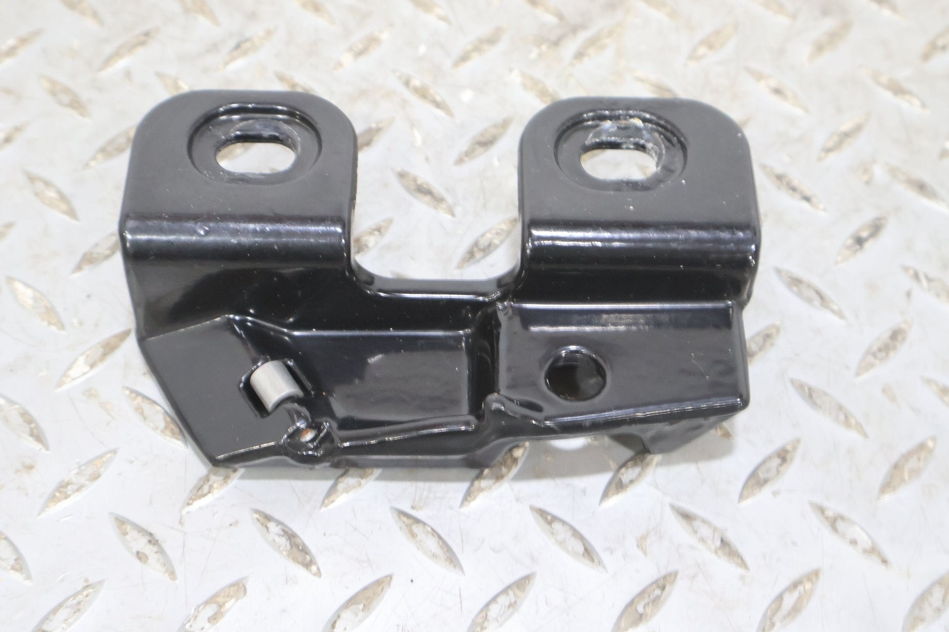 02-06 Chevy Avalanche OEM Tonneau Cover Latch Set of 8 Pieces (Solid Mount)