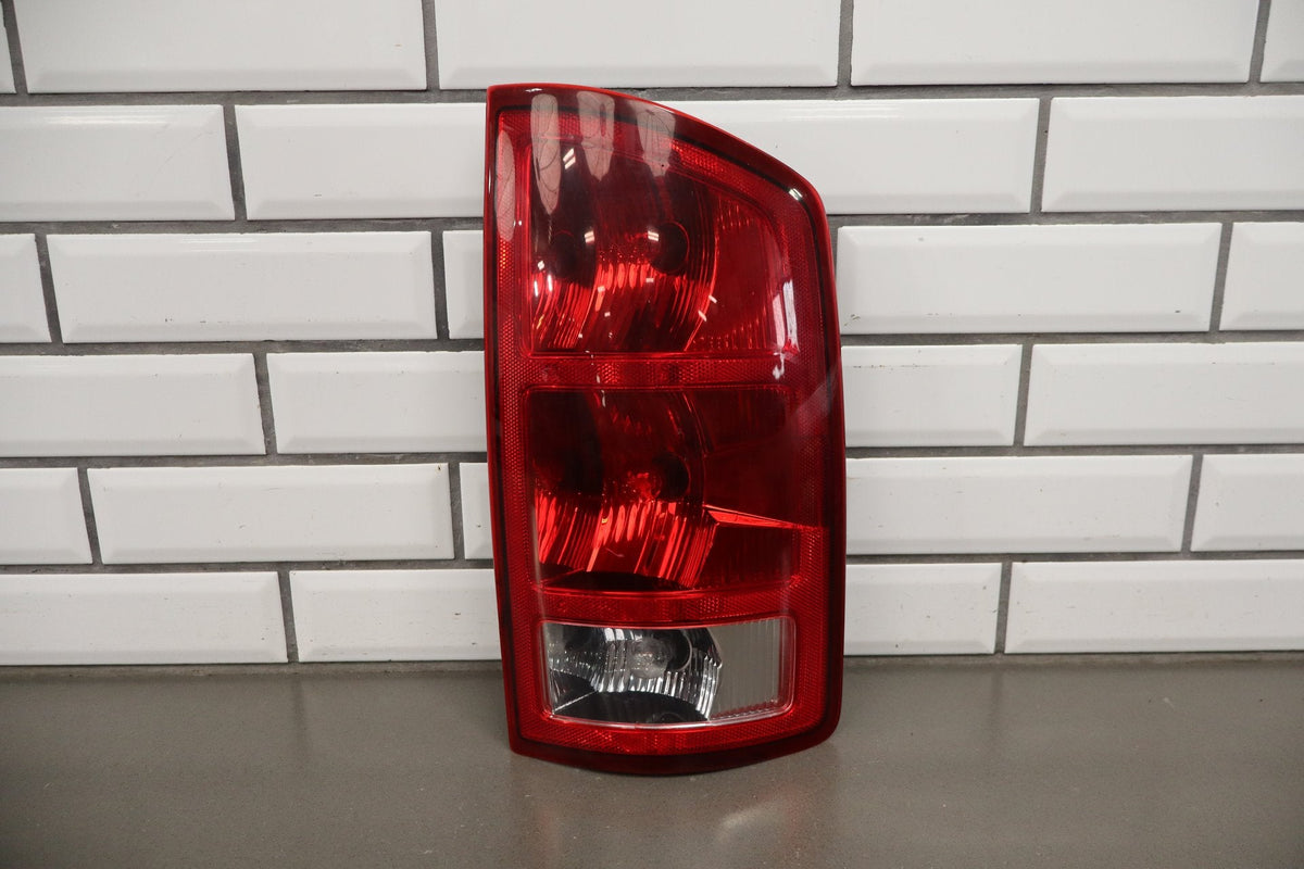 02-06 Dodge Ram RH Tail Light OEM 55077348AC