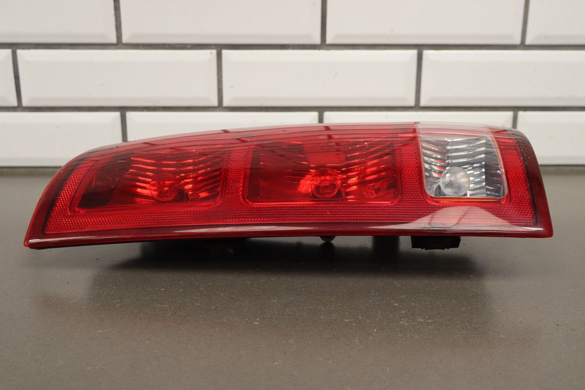 02-06 Dodge Ram RH Tail Light OEM 55077348AC