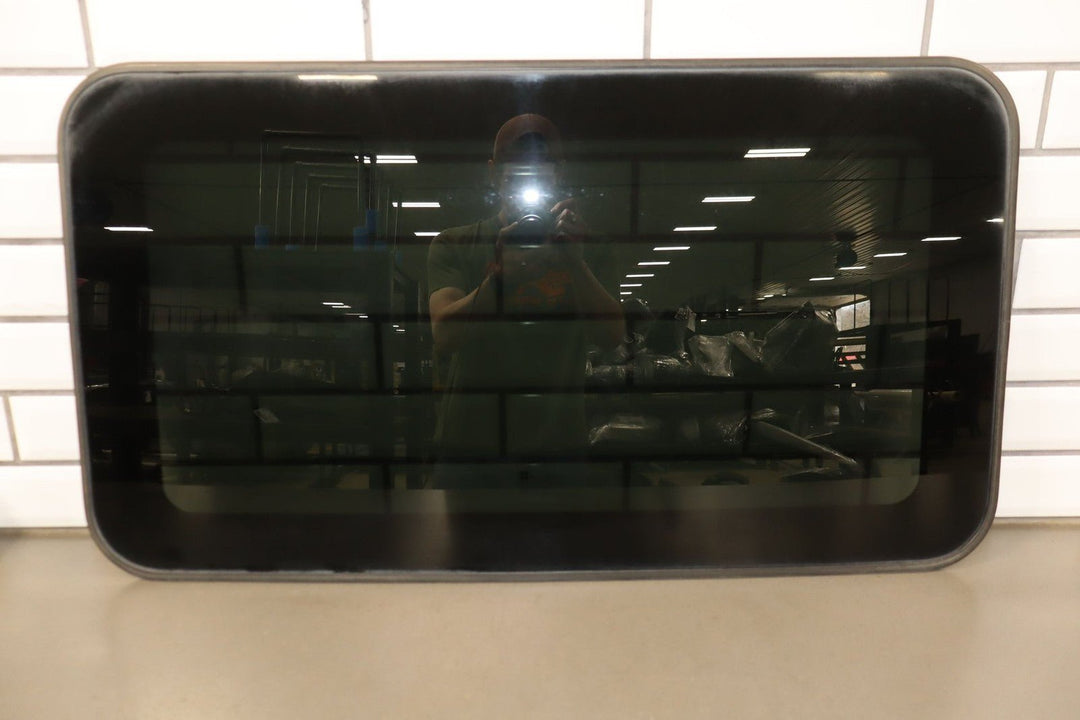 02 - 06 Escalade/Yukon/Tahoe/Suburban GMT800 Sunroof Glass Panel OEM