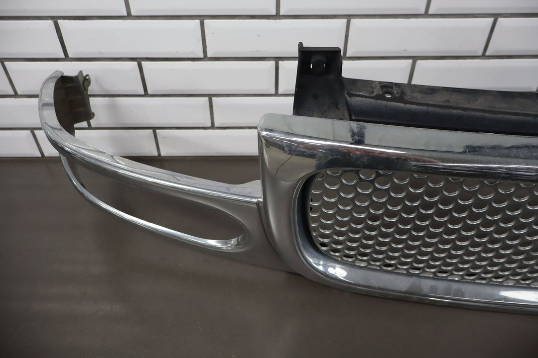 02 - 06 GMC Yukon Denali GMT800 OEM Chrome Radiator Grille 19130789