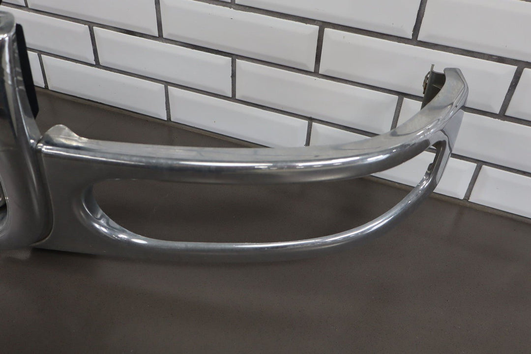 02 - 06 GMC Yukon Denali GMT800 OEM Chrome Radiator Grille 19130789