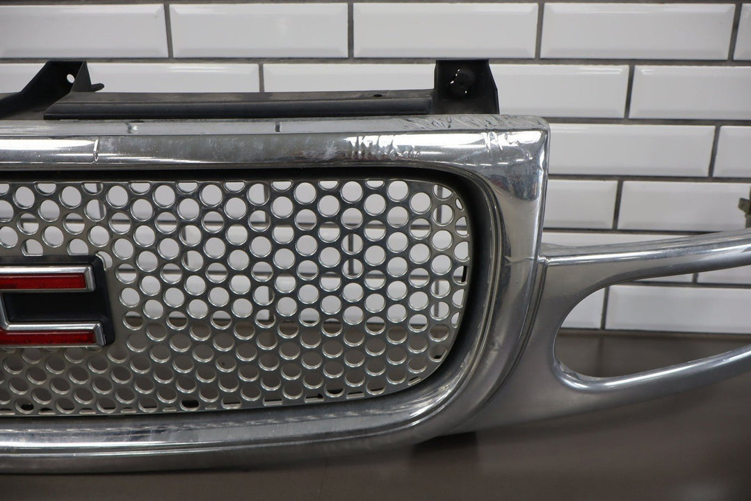 02 - 06 GMC Yukon Denali GMT800 OEM Chrome Radiator Grille 19130789