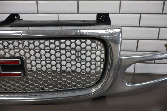 02 - 06 GMC Yukon Denali GMT800 OEM Chrome Radiator Grille 19130789