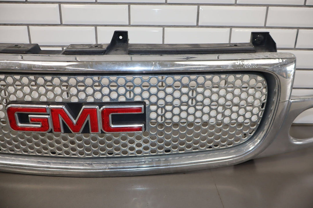 02 - 06 GMC Yukon Denali GMT800 OEM Chrome Radiator Grille 19130789