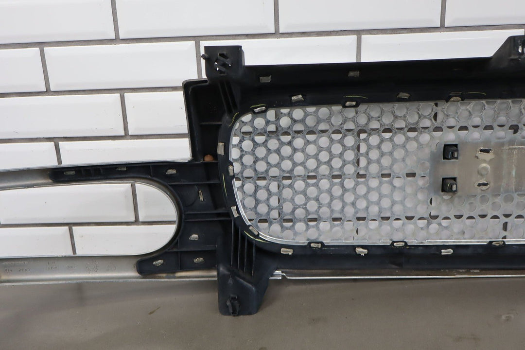 02 - 06 GMC Yukon Denali GMT800 OEM Chrome Radiator Grille 19130789