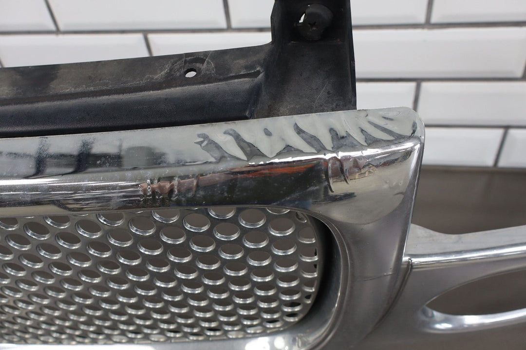02 - 06 GMC Yukon Denali GMT800 OEM Chrome Radiator Grille 19130789