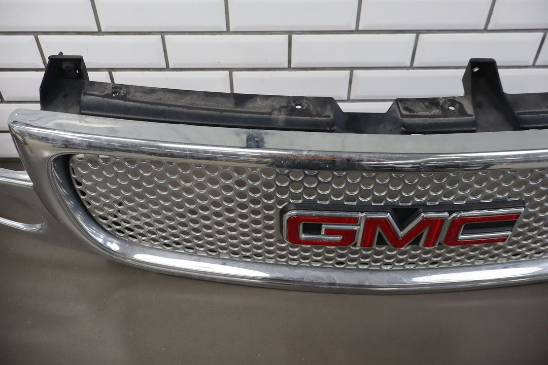 02 - 06 GMC Yukon Denali GMT800 OEM Chrome Radiator Grille 19130789