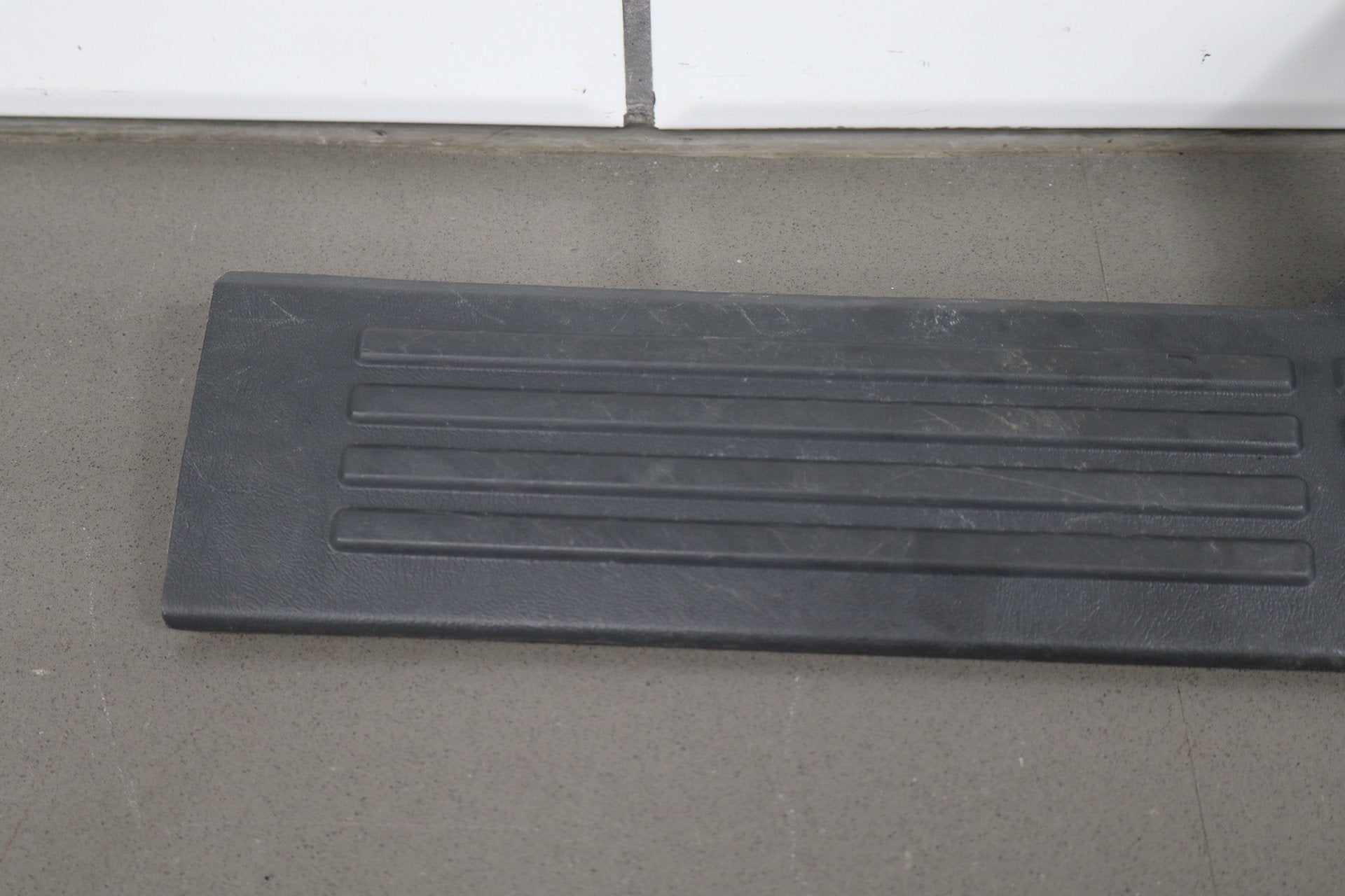 02-07 Chevrolet Silverado 2500HD Crew Cab Sill Plates Graphite (12D)