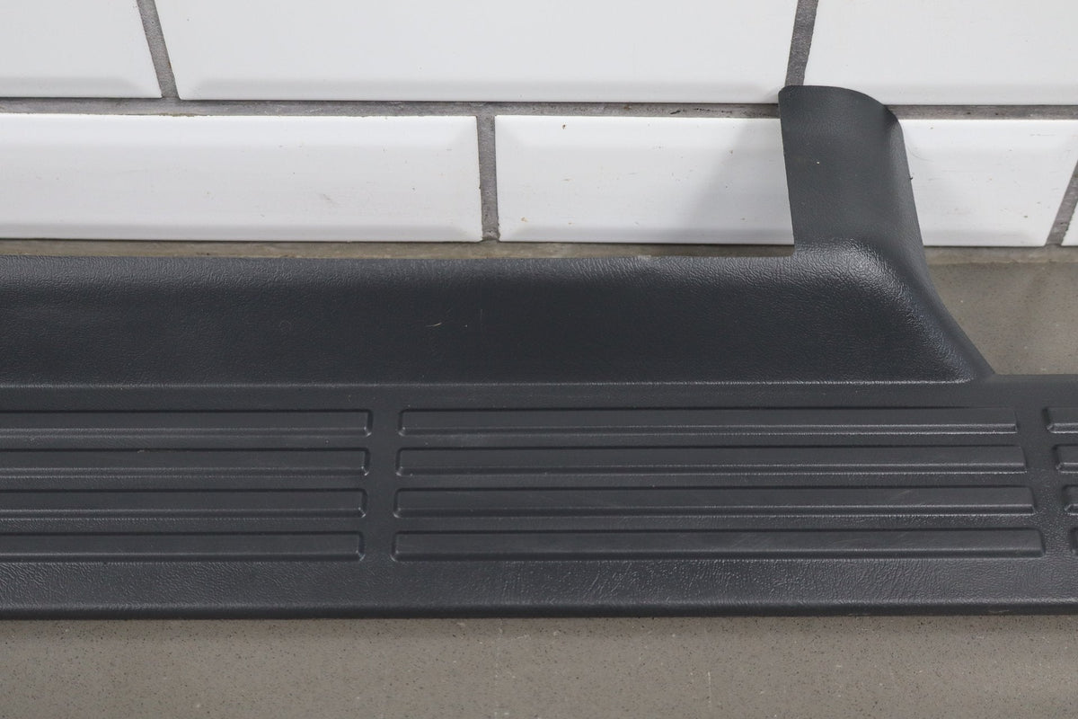 02-07 Chevrolet Silverado 2500HD Crew Cab Sill Plates Graphite (12D)
