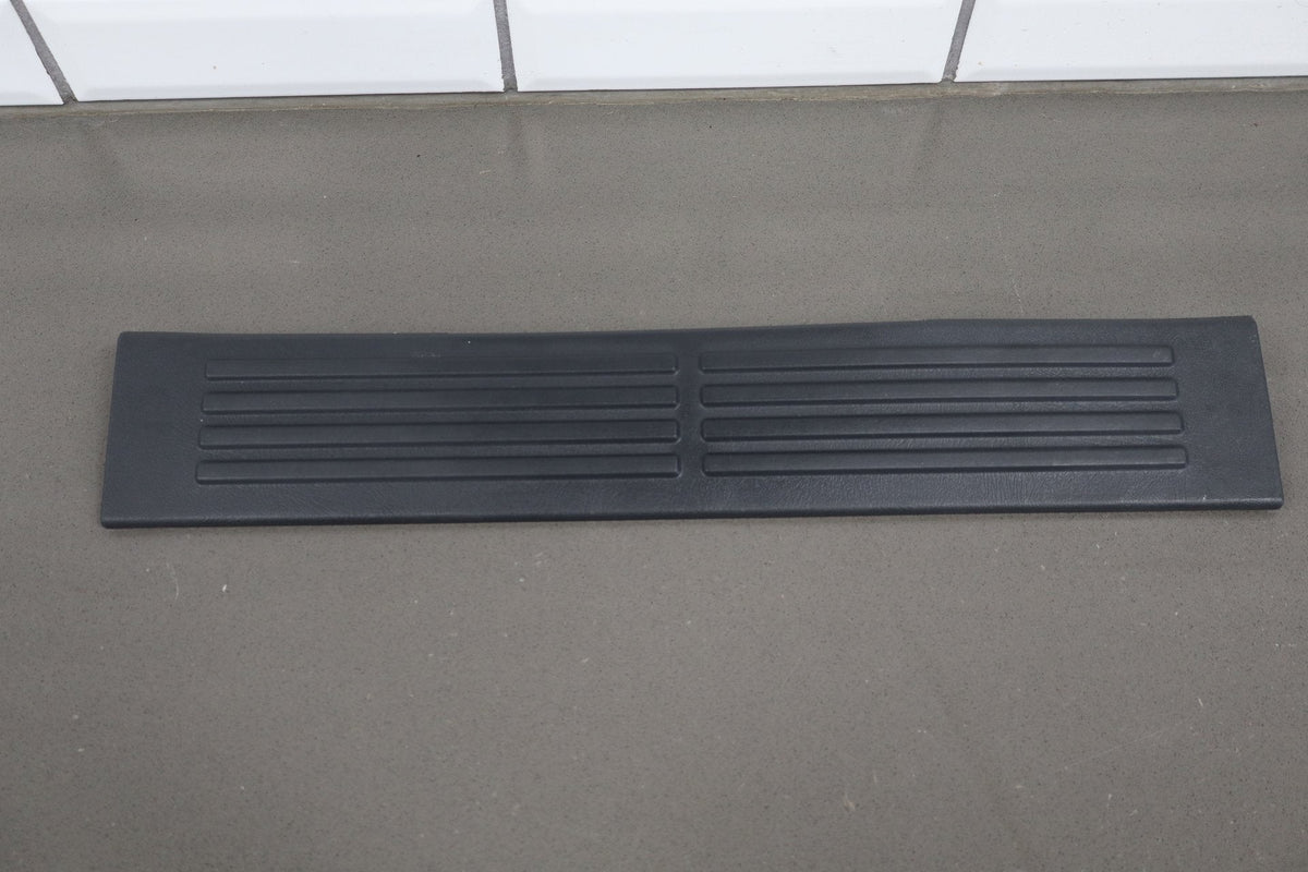02-07 Chevrolet Silverado 2500HD Crew Cab Sill Plates Graphite (12D)